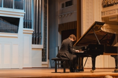 „M. K. Čiurlionio gimtadieniui“ pianisto SZYMON NEHRING rečitalis Filharmonijoje. Nuotr. D. Rudėnaitė.