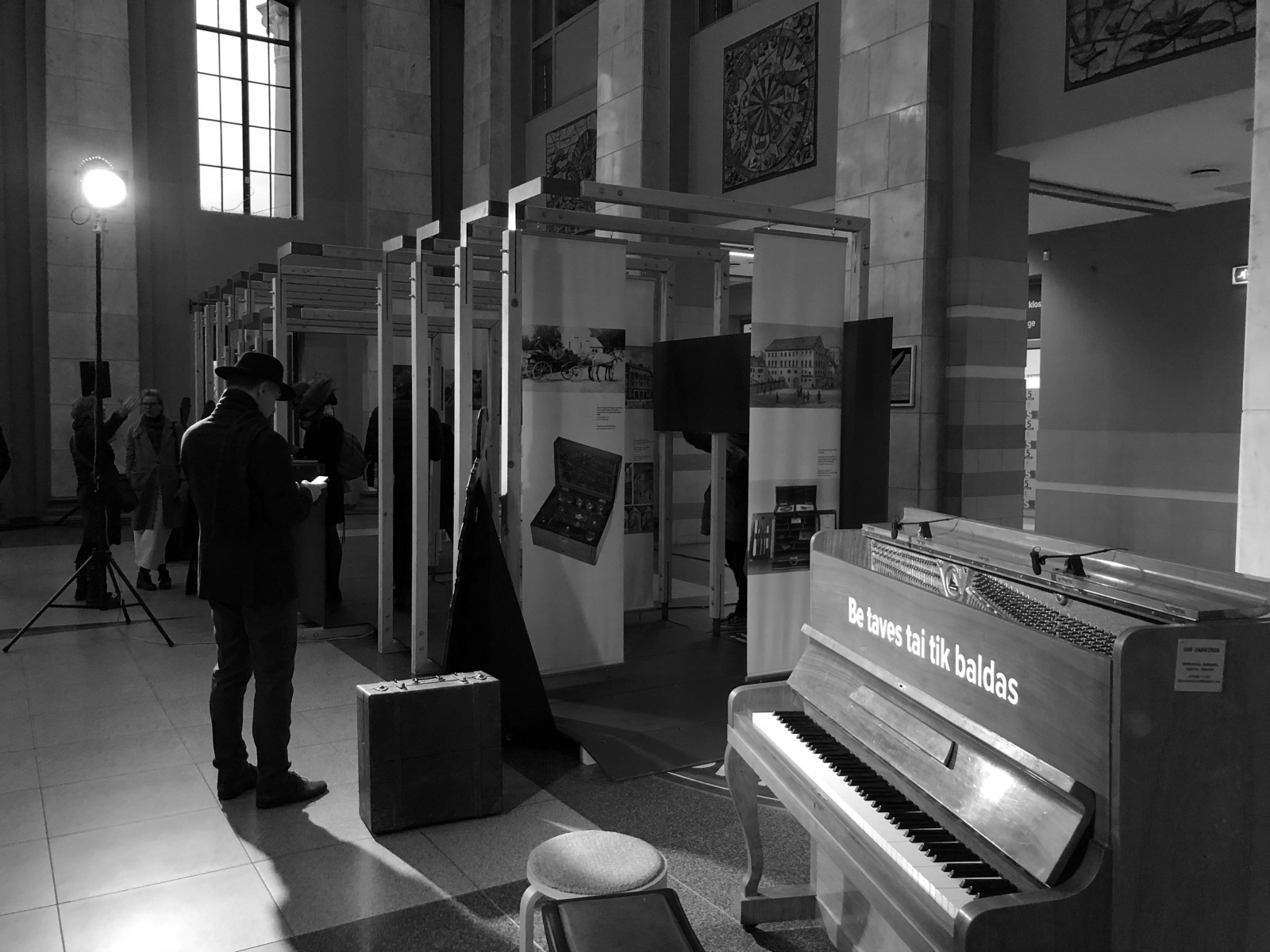 Parodos „Keliaujantys muzikantai“ atidarymas Vilniaus geležinkelio stotyje